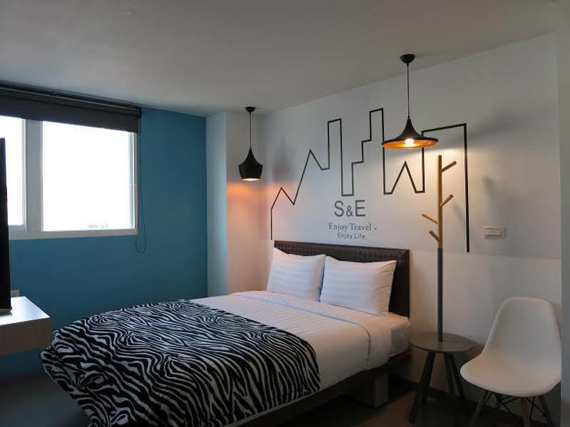 S&E Hotel Tainan Exterior foto